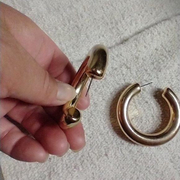 Very large puffy half hoop earrings no backs goldtone - Picture 3 of 5
